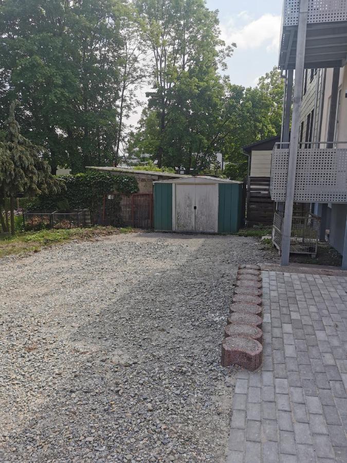 Bohnapartments: Stadtblick Zechenhaus mit Balkon und Parkplatz Ilmenau Exterior photo